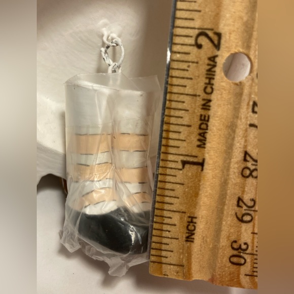 Vintage cat Ornament Dept 56 Christmas Storybook Village Three Little Kittens - Picture 15 of 16